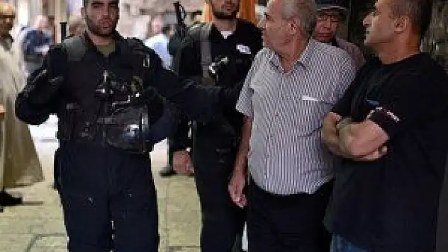 İsrail polisinden Mescid-i Aksa'ya baskın