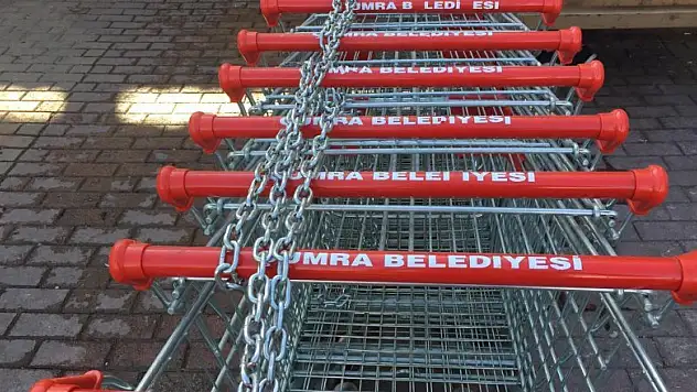 Çumra Belediyesi pazar yerine alış veriş arabaları koydu