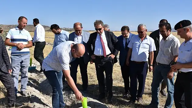 Vali Toprak Karapınar Çölleşme ve Araştırma Merkezi'ni gezdi