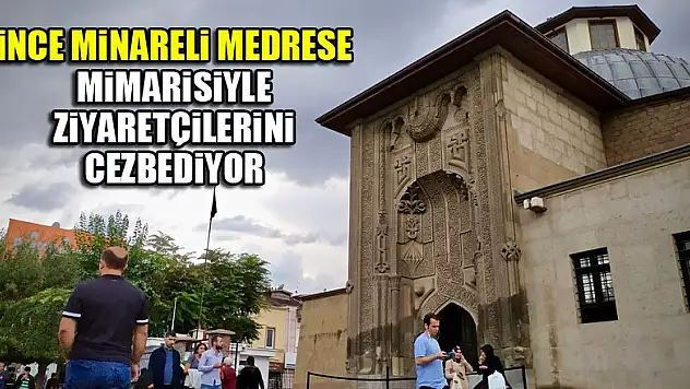 İnce Minareli Medrese mimarisiyle ziyaretçilerini cezbediyor