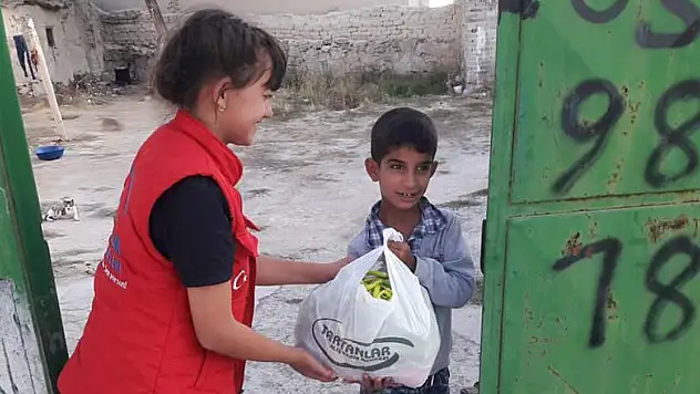 Bahçeden yetişen sebzeler ücretsiz dağıtıldı