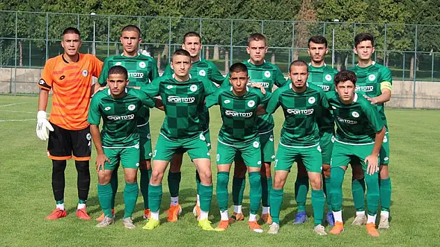 U19 galip, U17 mağlup