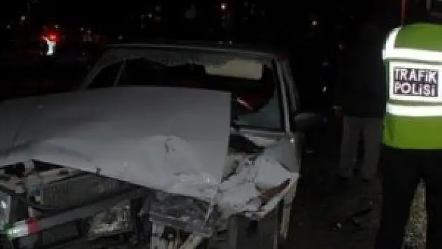 TIR ile otomobil çarpıştı: 1 ölü