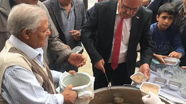 Kızılay, Kulu'da aşure dağıttı