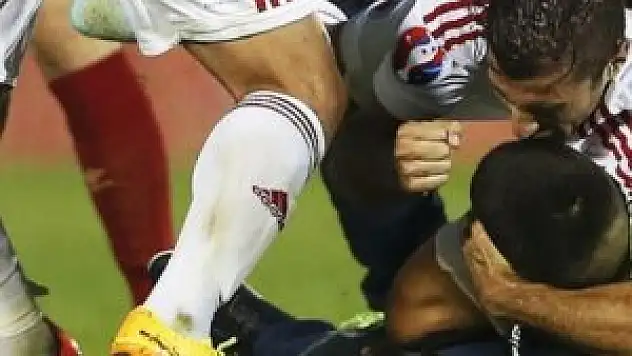 Eski G.Saray'lı taraftar yumrukladı