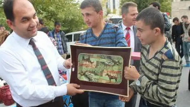 Özel öğrencilerin el emekleri sergilendi