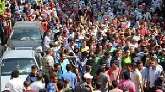 Darbe karşıtı öğrenci gösterileri sürüyor