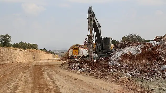 Hadim'de yol genişletme çalışmaları devam ediyor
