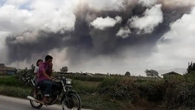 Sinabung Yanardağı çevresindeki köylerde tahliye