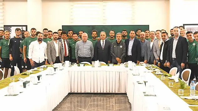 Vali Toprak'a doğum günü süprizi