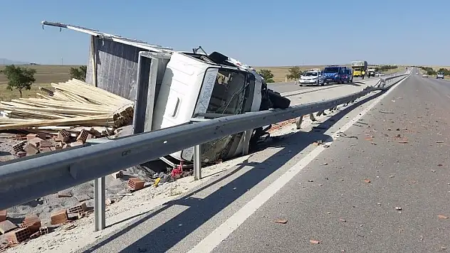 Konya'da kamyonet devrildi: 1 yaralı