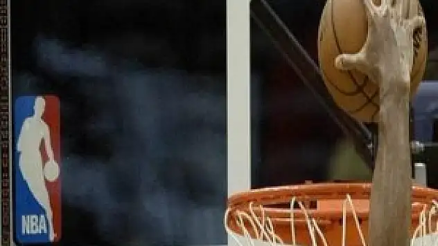 NBA yıldızı çanta taşırken sakatlandı