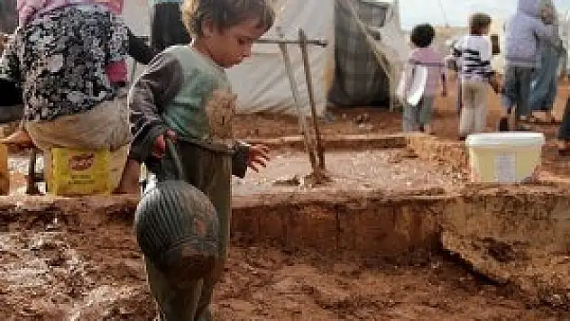 Irak'ta sığınmacıların çamur çilesi başladı