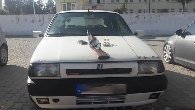 Araba farıyla kara avcılığı yapanlar suçüstü yakalandı