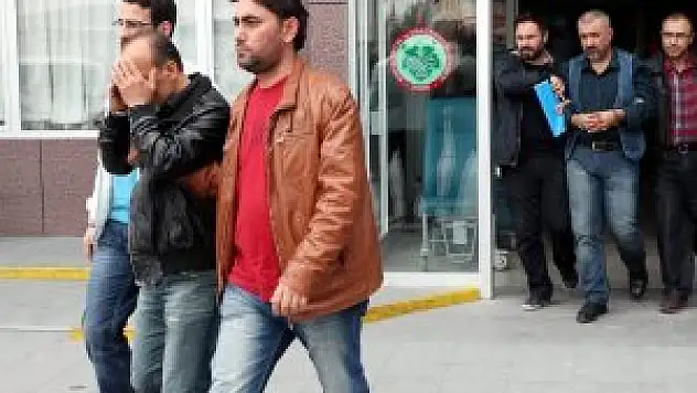 Sahte kimlikle kredi çekmek isterken yakalandılar