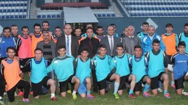 Özaltun'dan futbolculara baklava