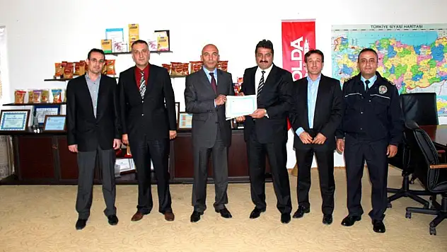 Golda'ya valilik ve emniyetten plaket