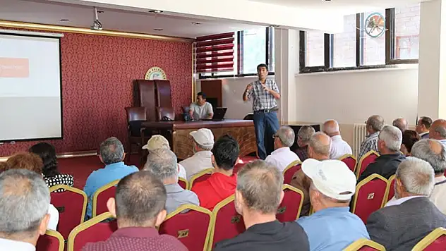 Hadim'de çiftçilere budama semineri verildi