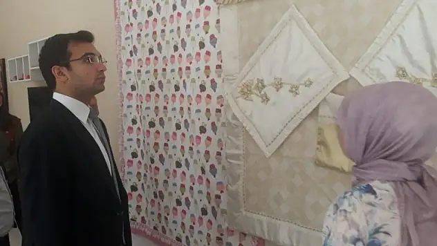 Taşkent'te Halk Eğitim Merkezi sergisi açıldı