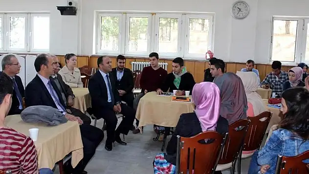 Başkan Özaltun üniversite öğrencileriyle buluştu