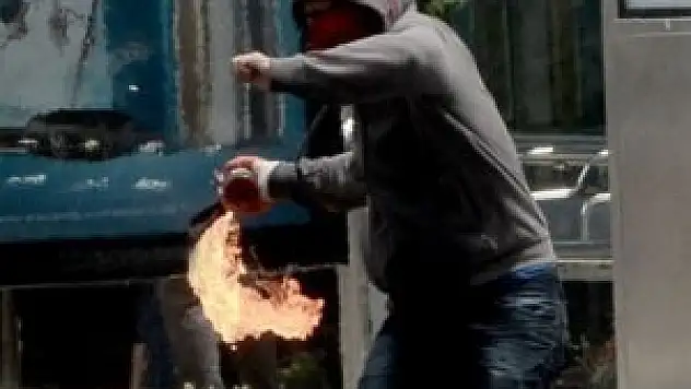 AK Parti ilçe binasına saldırı