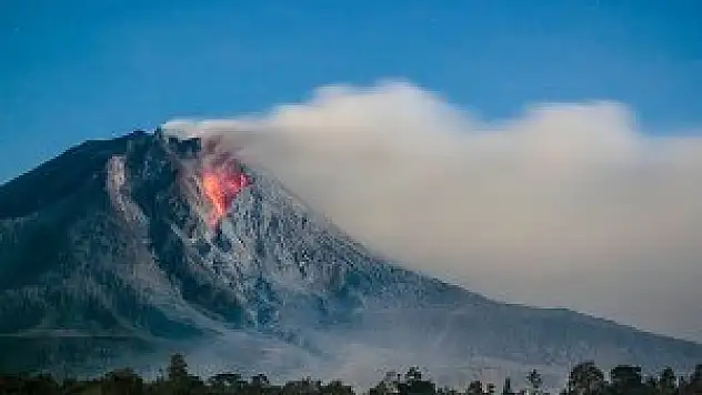 Sinabung Yanardağı'nda korkutan patlama