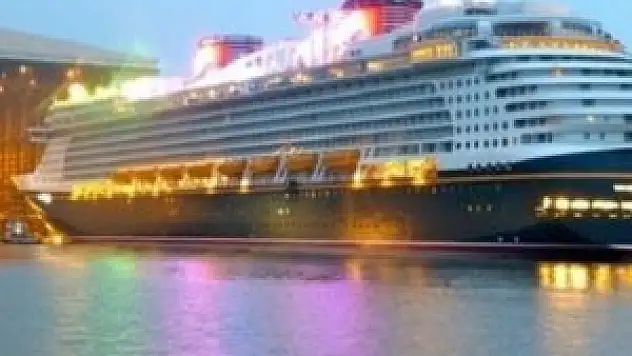 Ebola korkusu turistik gemileri yolundan çevirdi