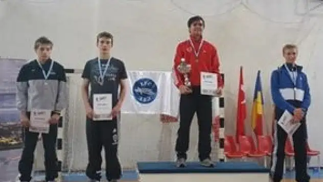 Milli eskrimcimiz altın madalya kazandı