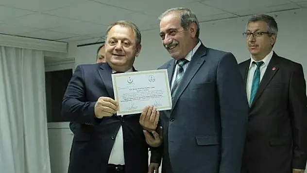 Beyşehir'de okullara beyaz bayrak ve beslenme dostu okul sertifikaları verildi