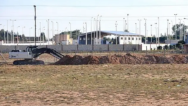 Suriye sınırında hendek çalışması