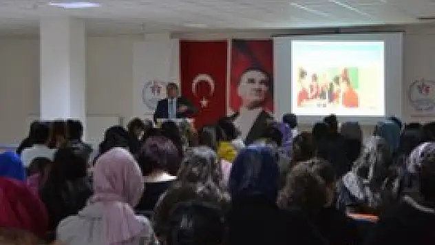 YURTKUR öğrencilerine liderlik semineri