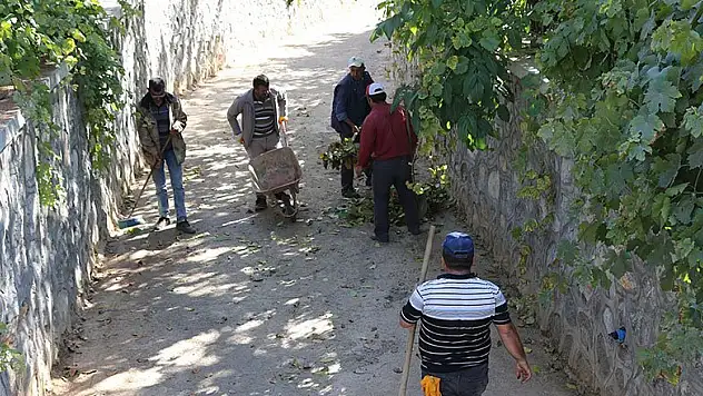 Hadim'de taşkın koruma kanalları temizlendi