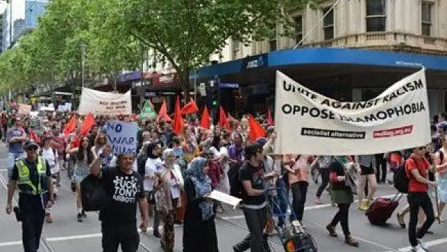 İslamafobi'ye karşı yürüdüler!