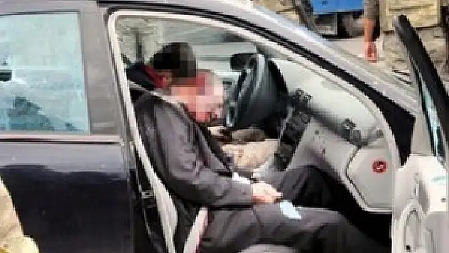 Eski başkan ve oğluna araçta infaz