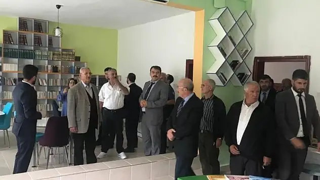 Derebucak'ta eğitime destek veren hayırseverlere plaketli teşekkür