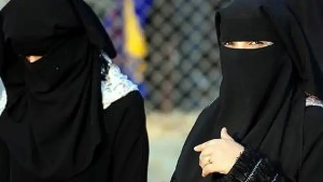 Paris Operası'nda peçeli takan seyirci salondan atıldı