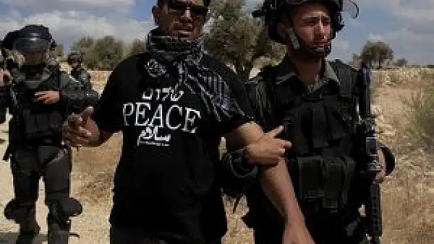 Batı Şeria'da 3 Filistinli gözaltına alındı