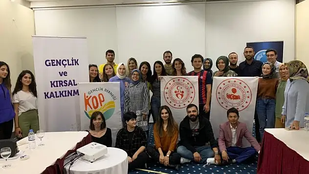 Beyşehir'de üniversite öğrencilerine aşure ikramı