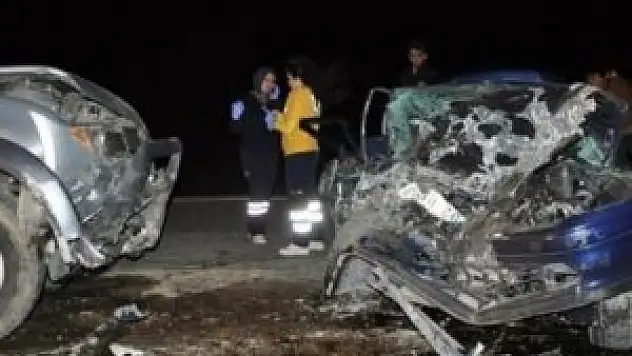 Otomobil ile kamyonet çarpıştı: 1 ölü