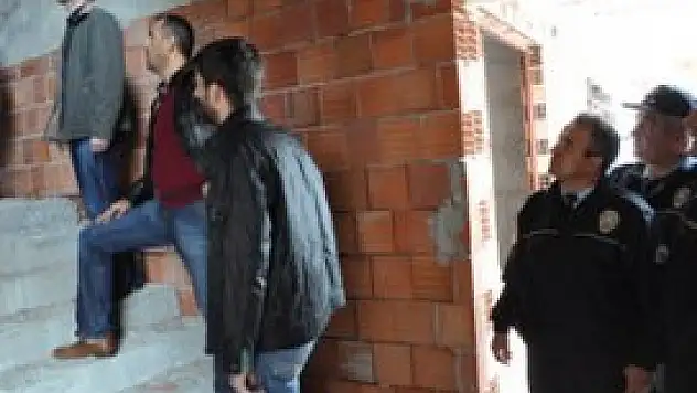 İnşaatta yanmış erkek cesedi bulundu