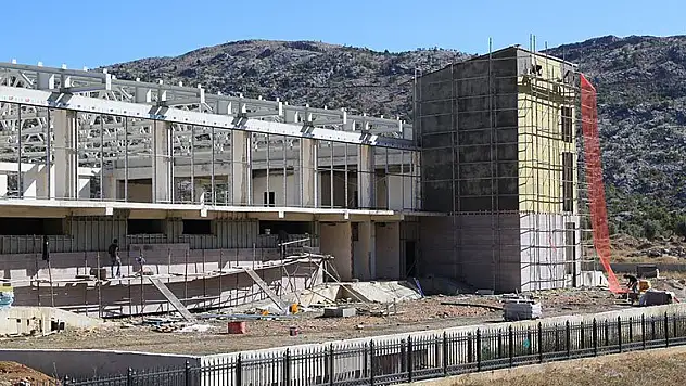 Hadim'de yapımı süren spor kompleksi