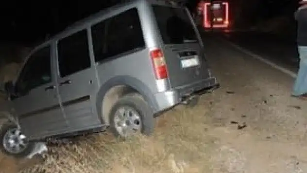 Otomobil dereye uçtu: 4 ölü