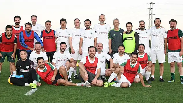 Konyaspor'da yönetim personelle maç yaptı
