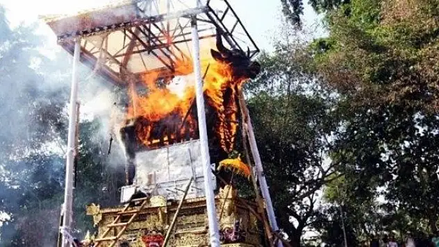 Ölülerini yakmak için servet harcıyorlar