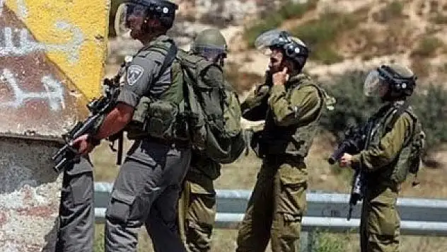 Mısır sınırında İsrail askerlerine ateş açıldı