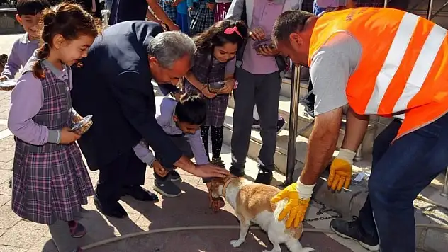 Akşehir Belediyesi çocuklara hayvan sevgisini aşılıyor