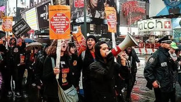 Polis şiddeti ABD'de protesto edildi