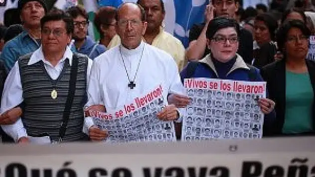 Meksika'da kaçırılan öğrenciler için gösteri düzenlendi