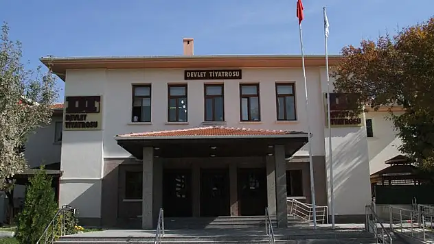 Konya Devlet Tiyatrosu perdelerini 'Kasetçi' oyunu ile açtı