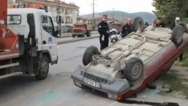 Takla atan araçtan yara almadan çıktılar